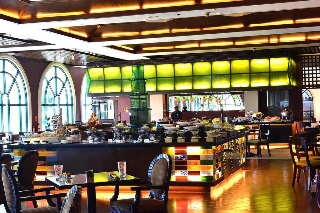 Hotel Waterfront Airport And Casino