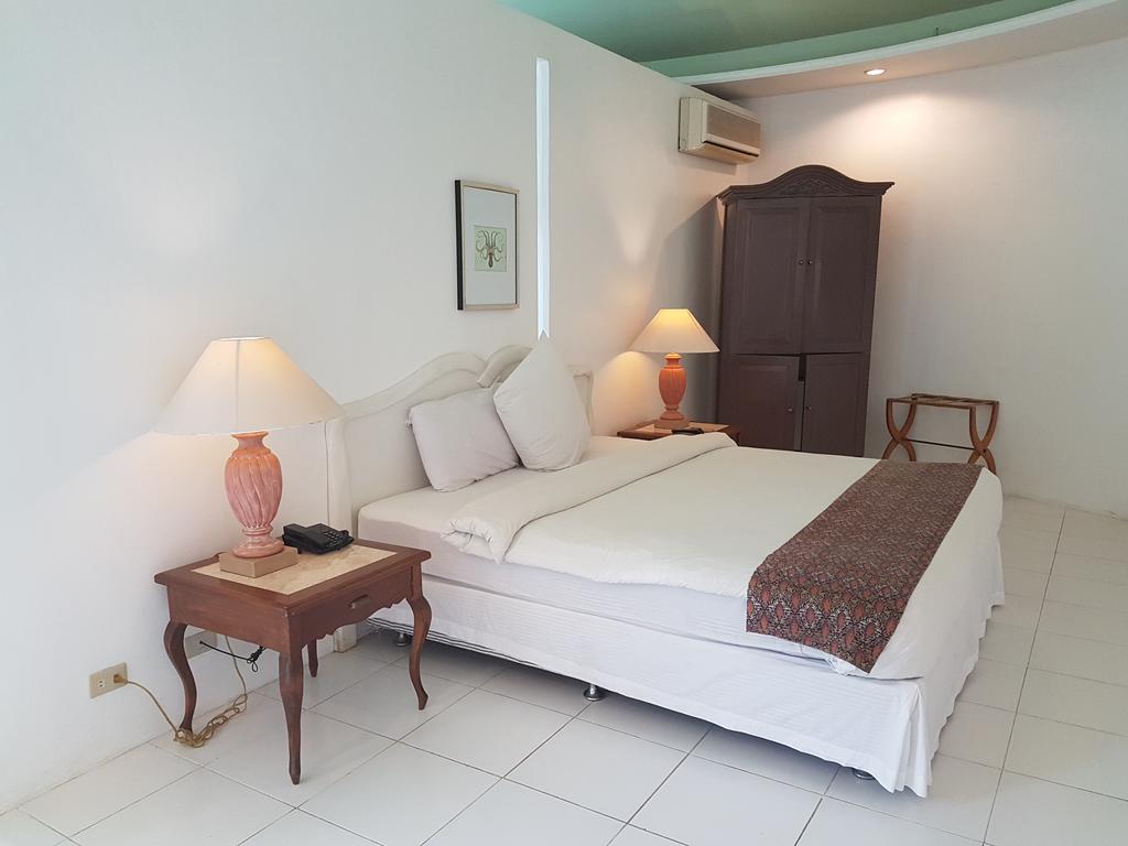 Cordova Reef Village Resort