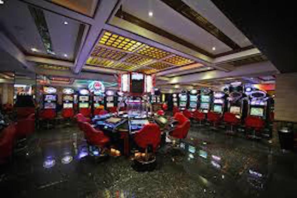 Apartment Luxurious Penthouse Unit In *
