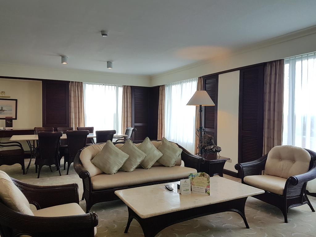 Waterfront Airport And Casino Hotel 4*