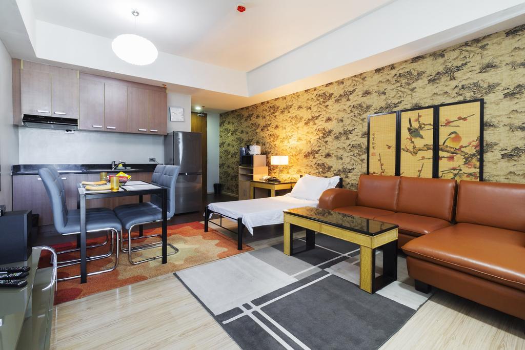 La Mirada Beachfront Condo: Ocean Views & Amenities Resort