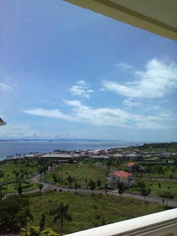 Resort La Mirada Beachfront Condo: Ocean Views & Amenities Lapu-Lapu City