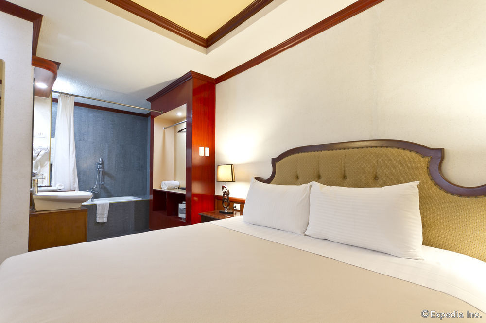 Hotel Cebu Dulcinea And Suites-mactan Airport 3*