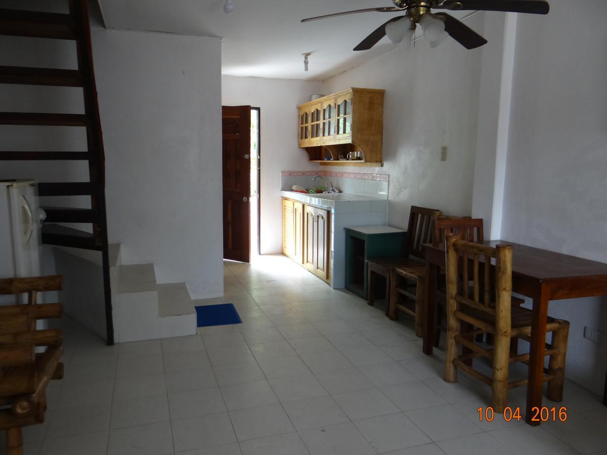 Hostel Johnnil's Tourist *