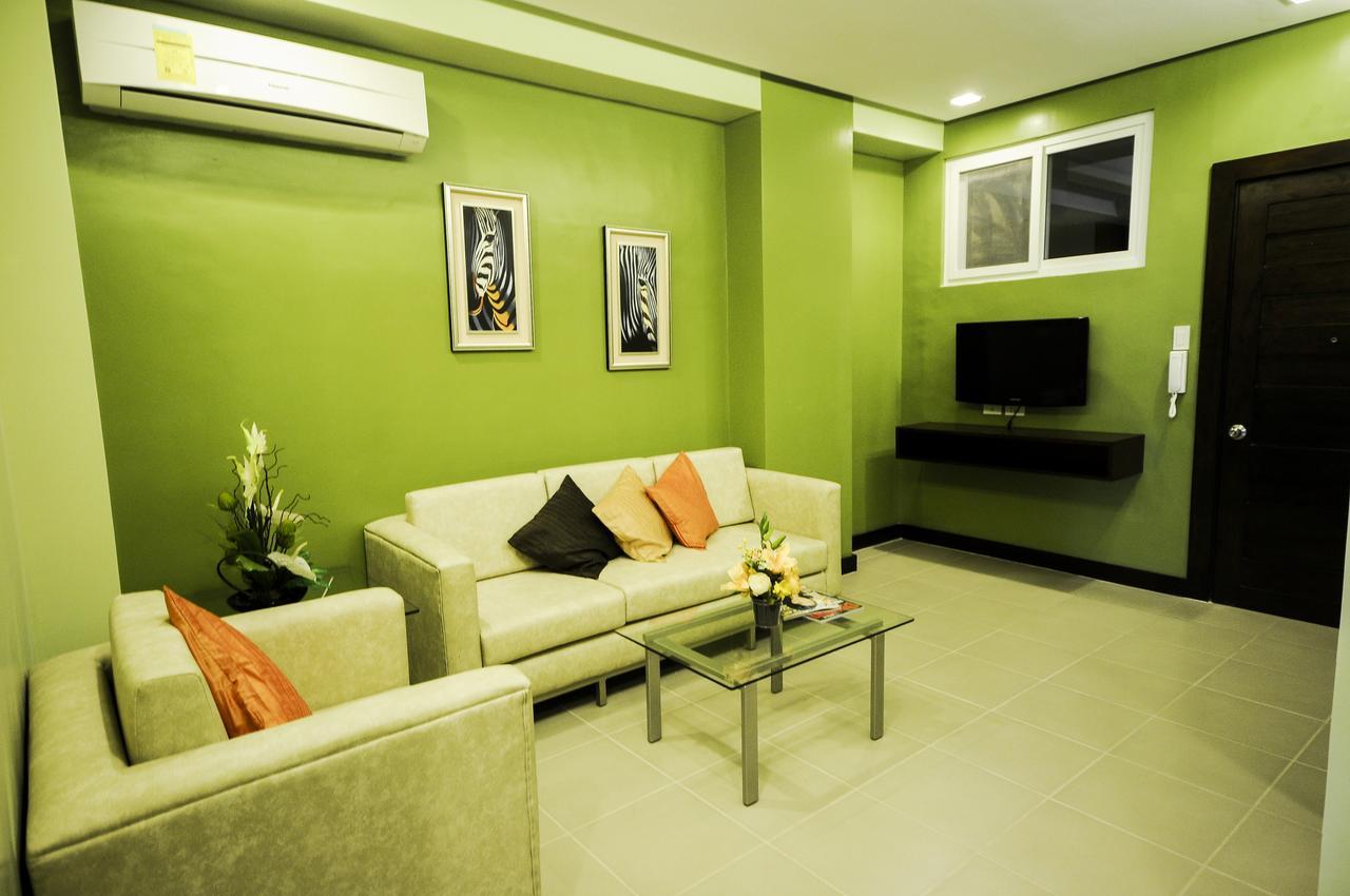 Santoni's Place *