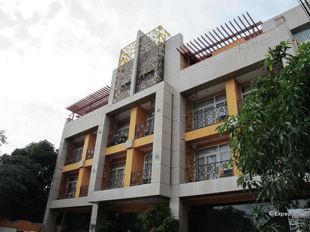 Hotel Oyo 159 San Remigio Pensionne 2*
