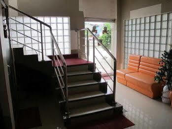 Hotel B N T 2*