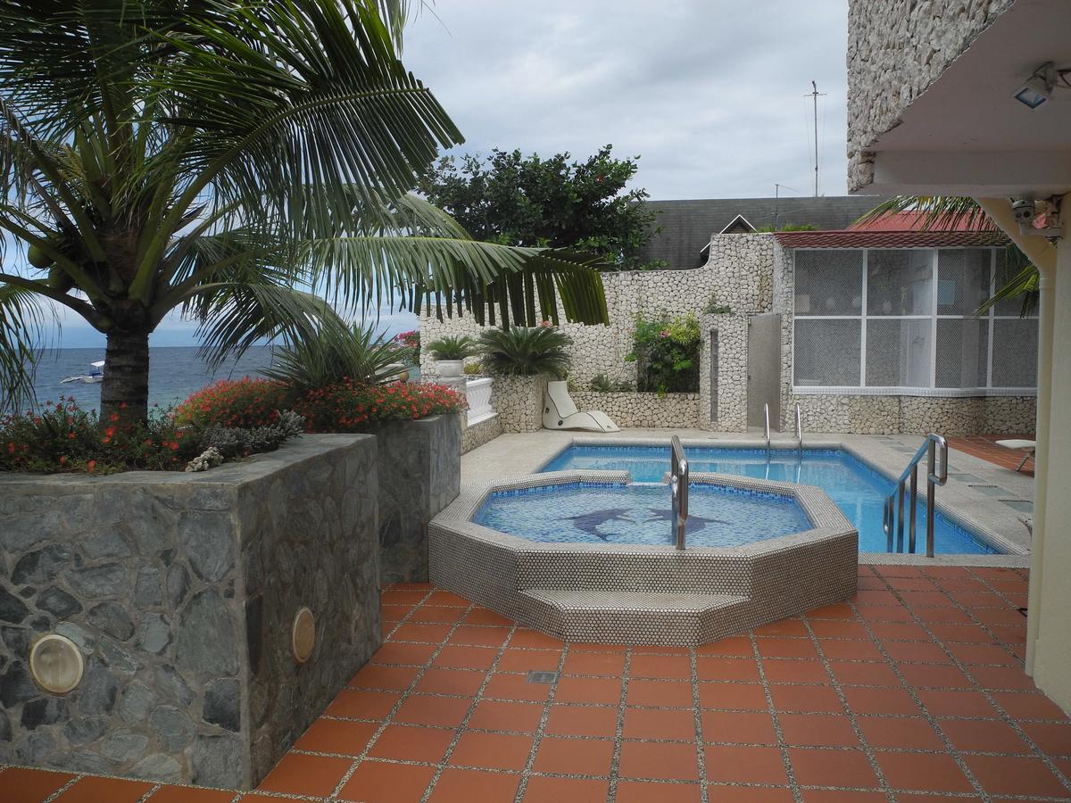 Oceanfront Paradise Resort Moalboal