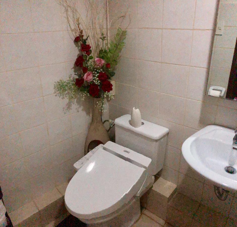 Bea's Space At One Oasis Condominium Apartment *