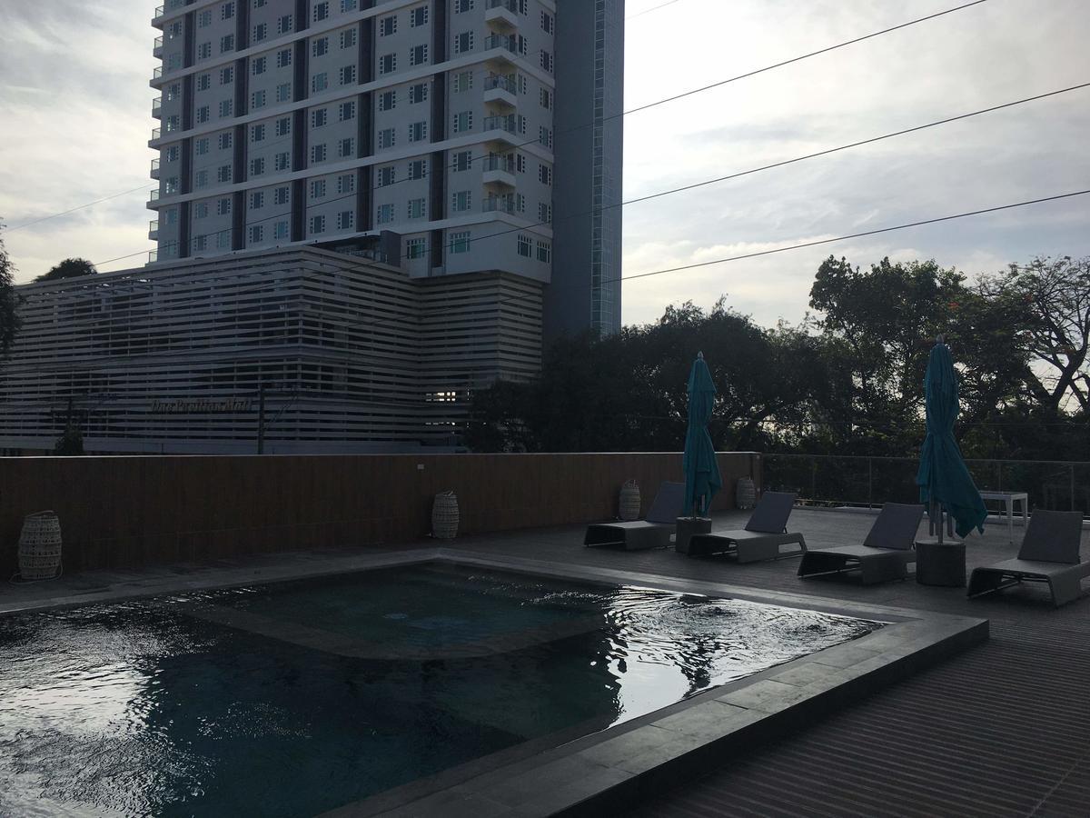 1 Bed Condominium