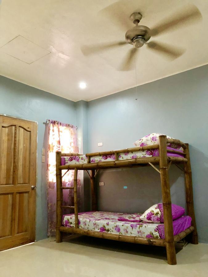 Lionfish Backpackers (adults Only) Hostel