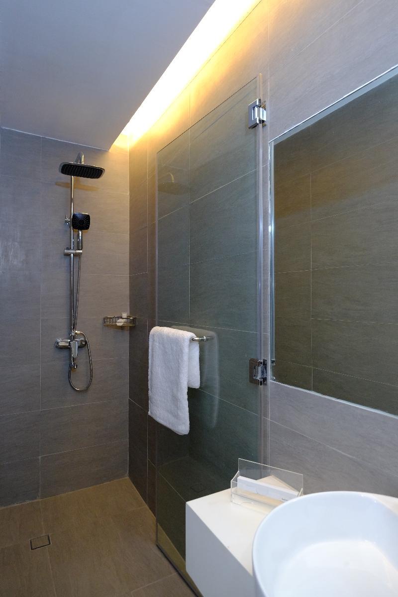 Hotel One & 4*