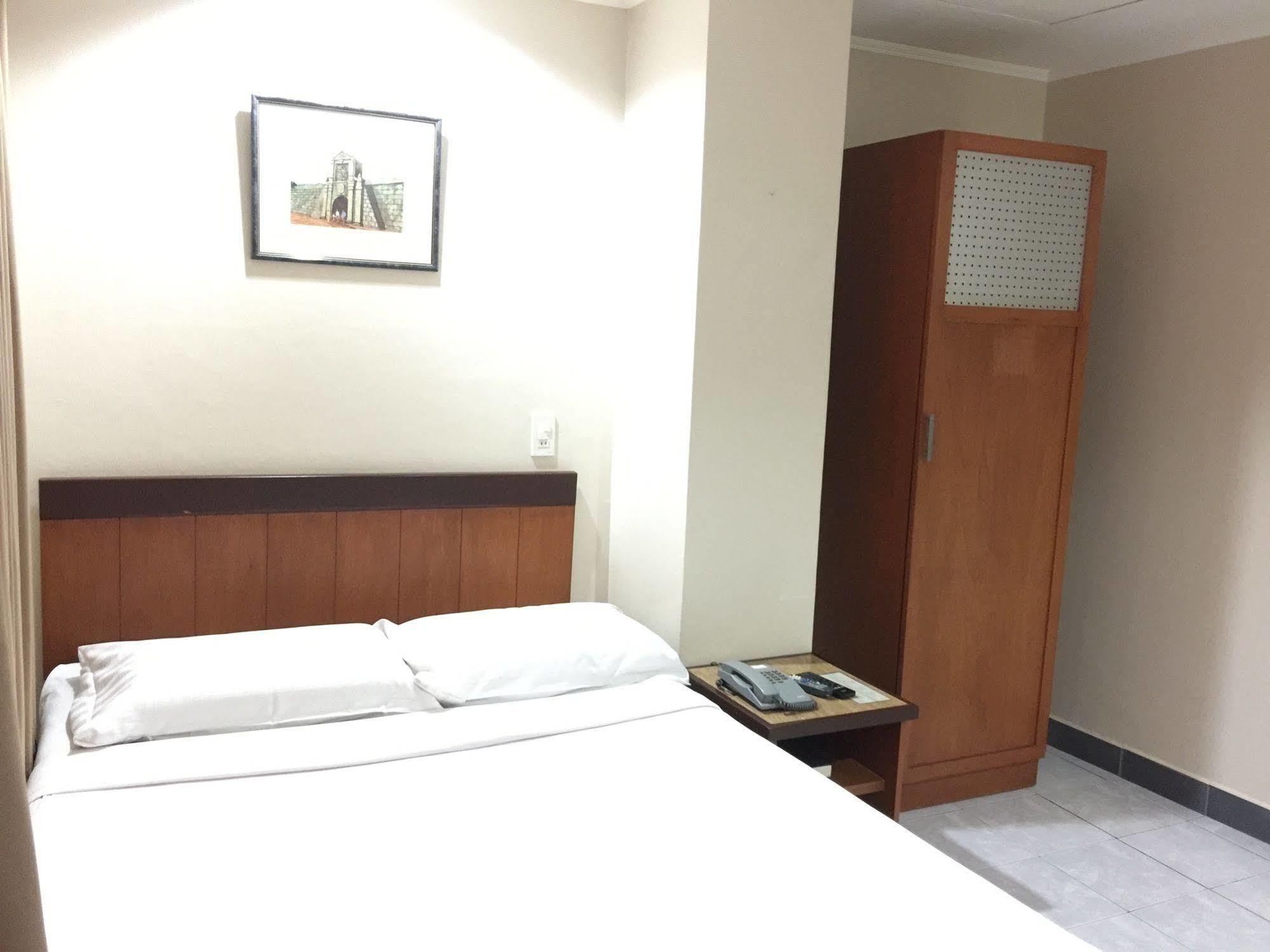 Golden Valley Hotel 2*