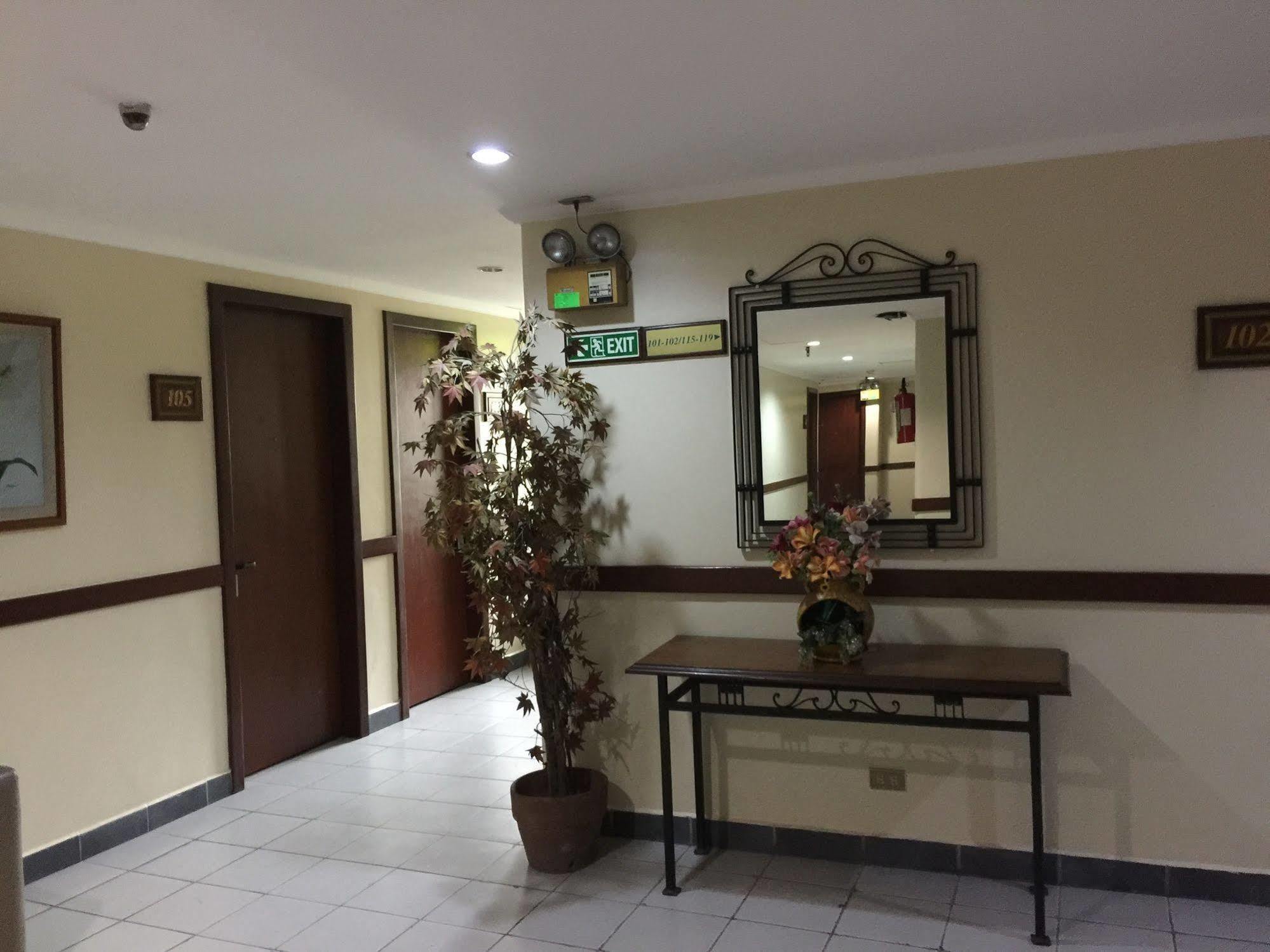 Golden Valley Hotel 2*