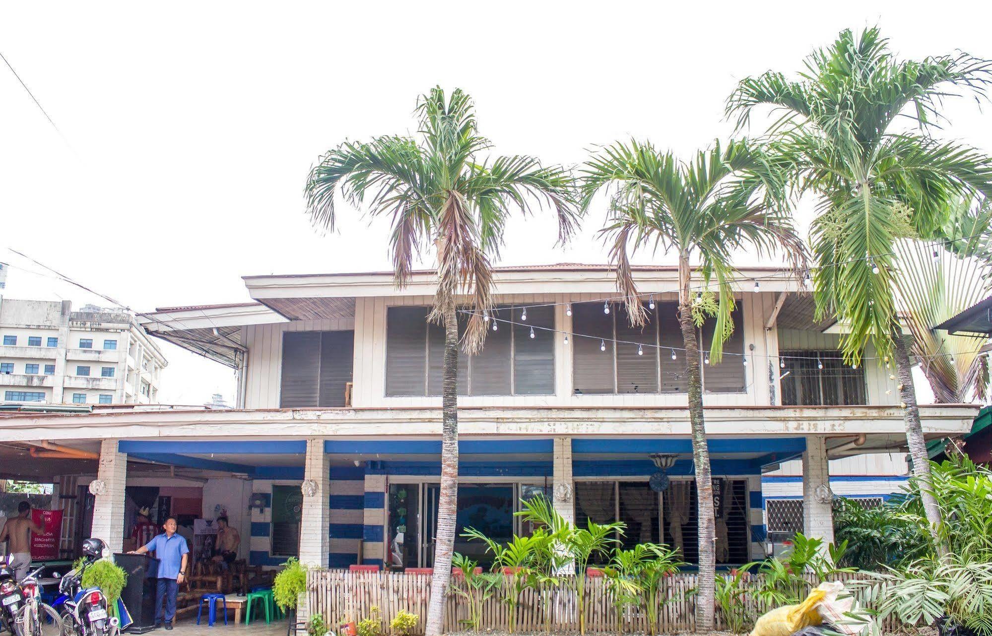 Le Village Hostel