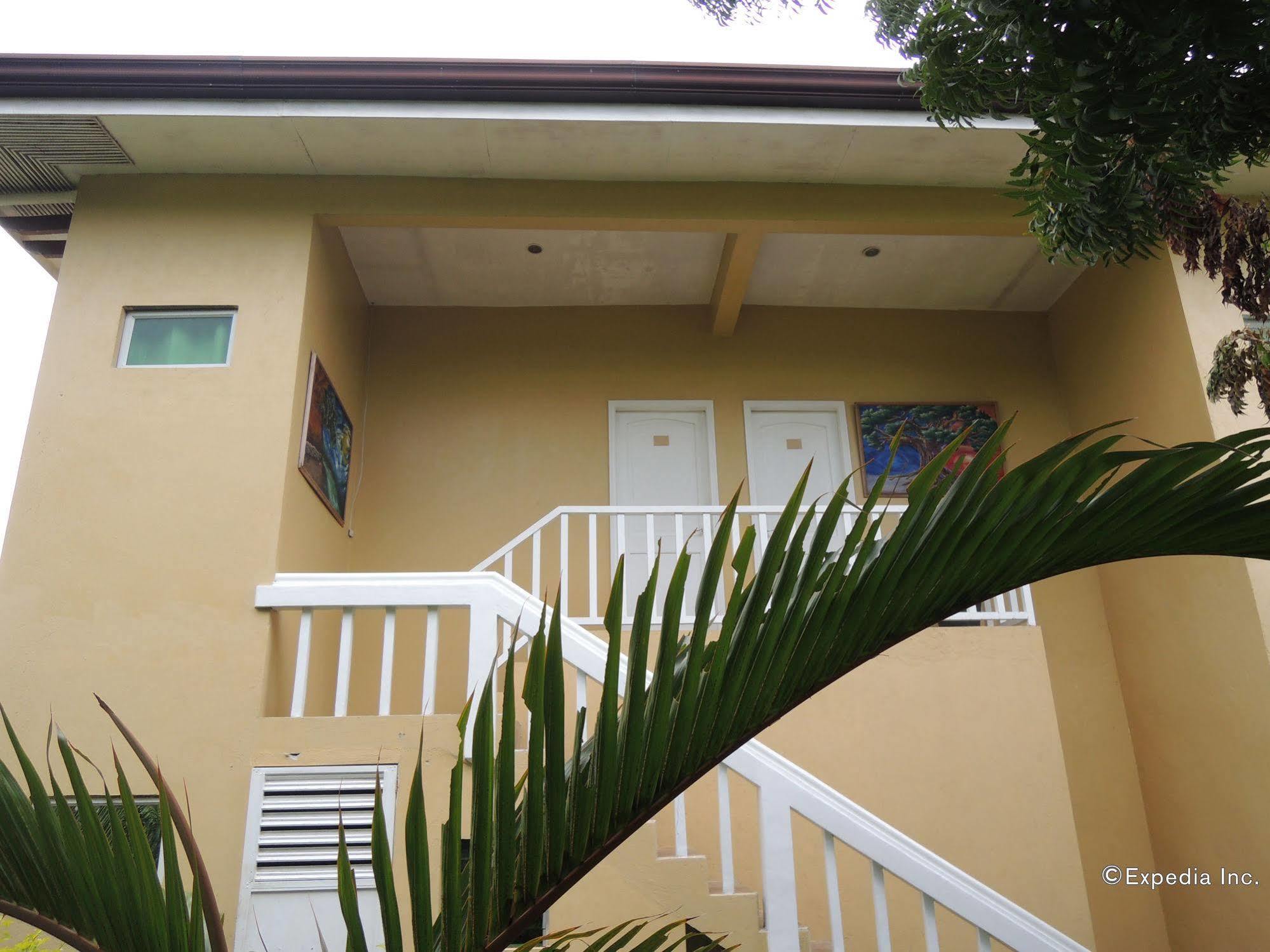 Resort Moalboal 3*