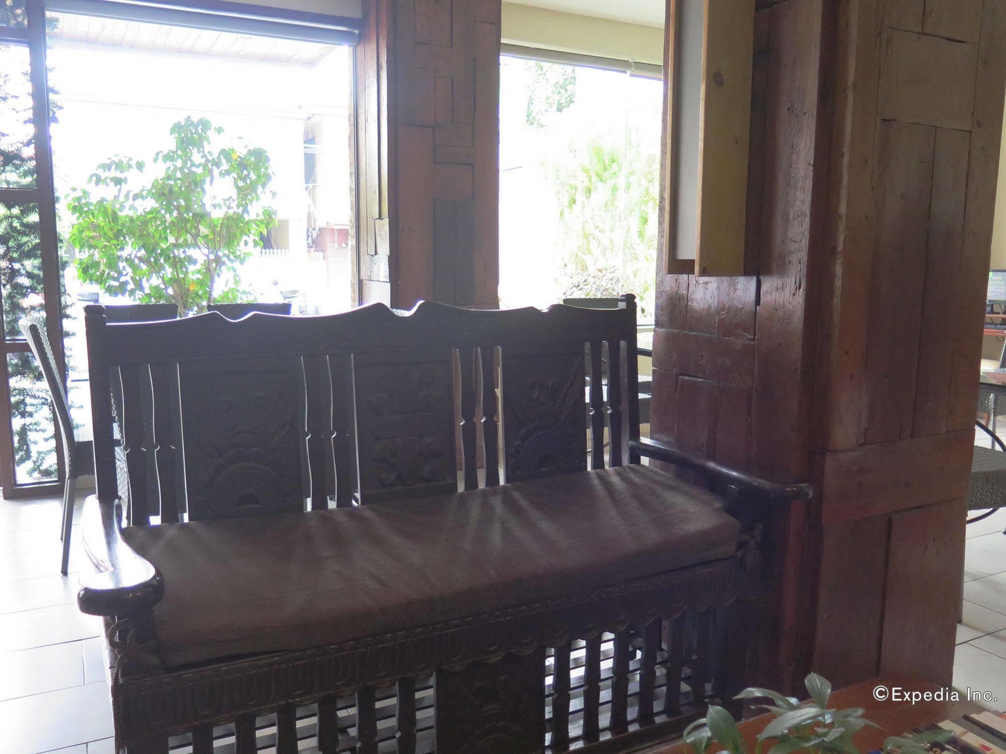 R Capitol Hotel