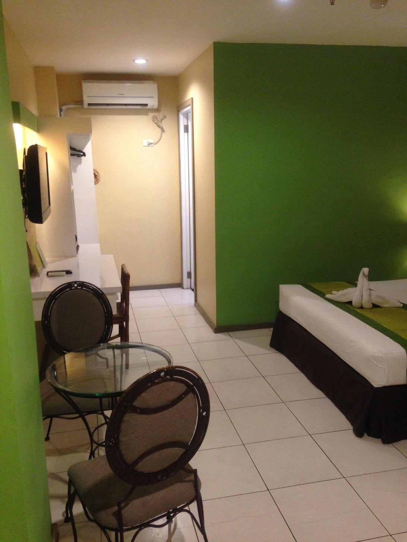 R Capitol Hotel 3*