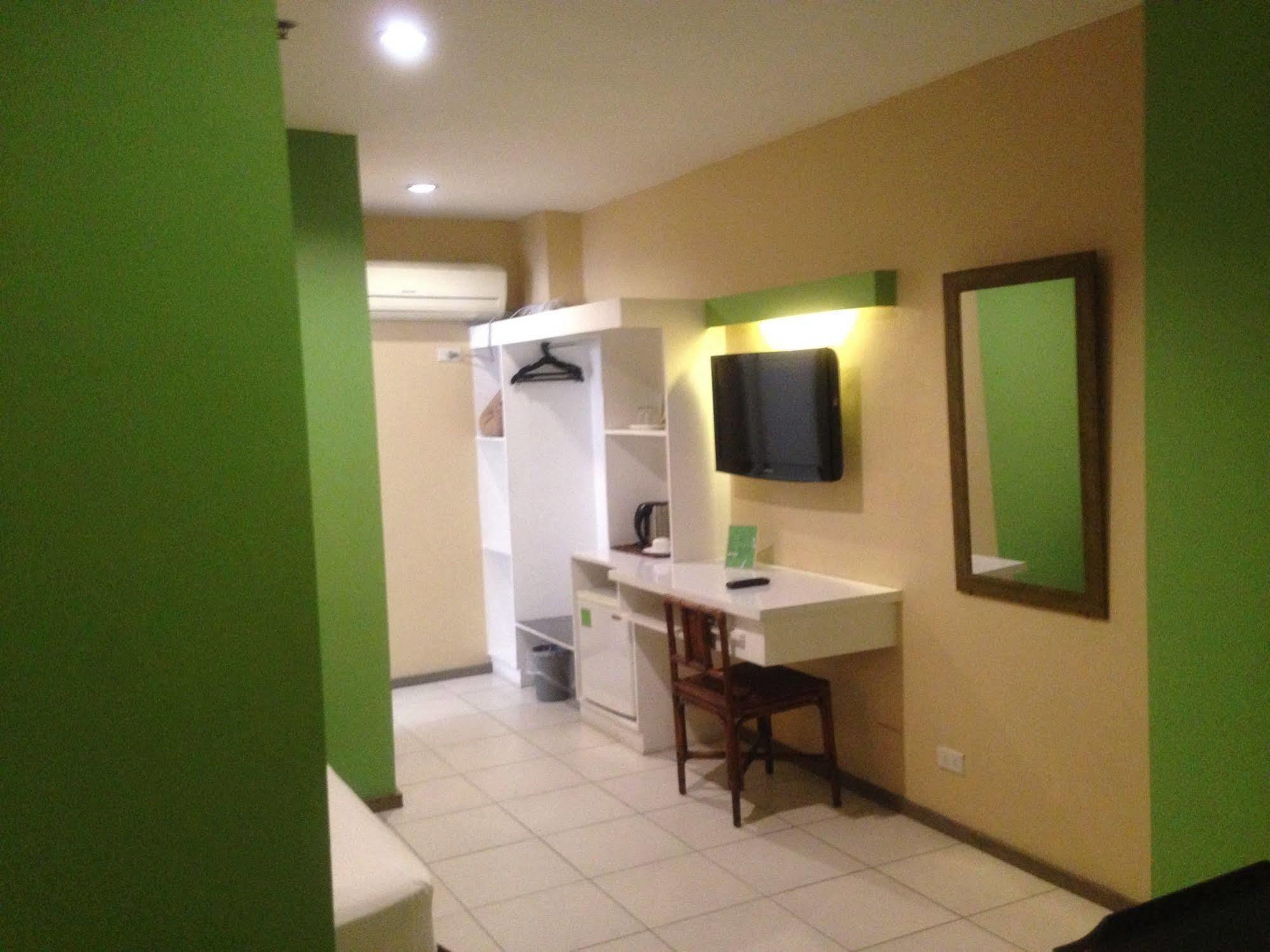 R Capitol 3* Cebu