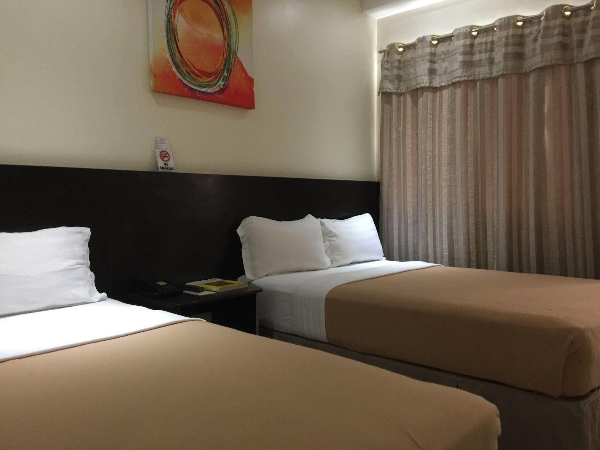 Canberry Hotel 2*