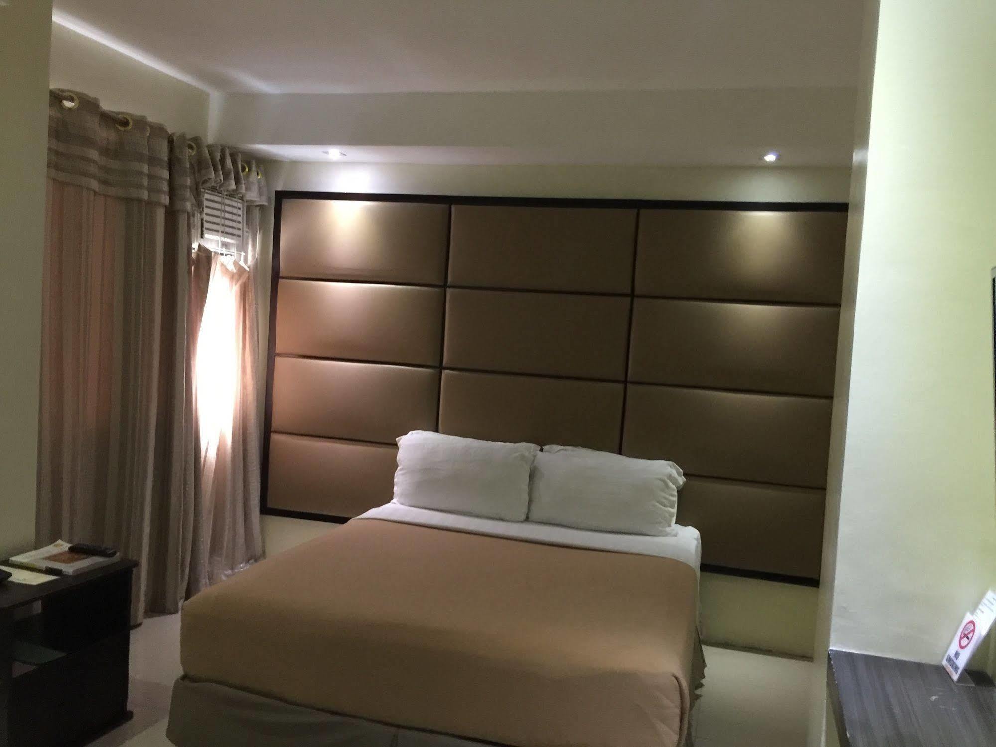 Hotel Canberry 2*