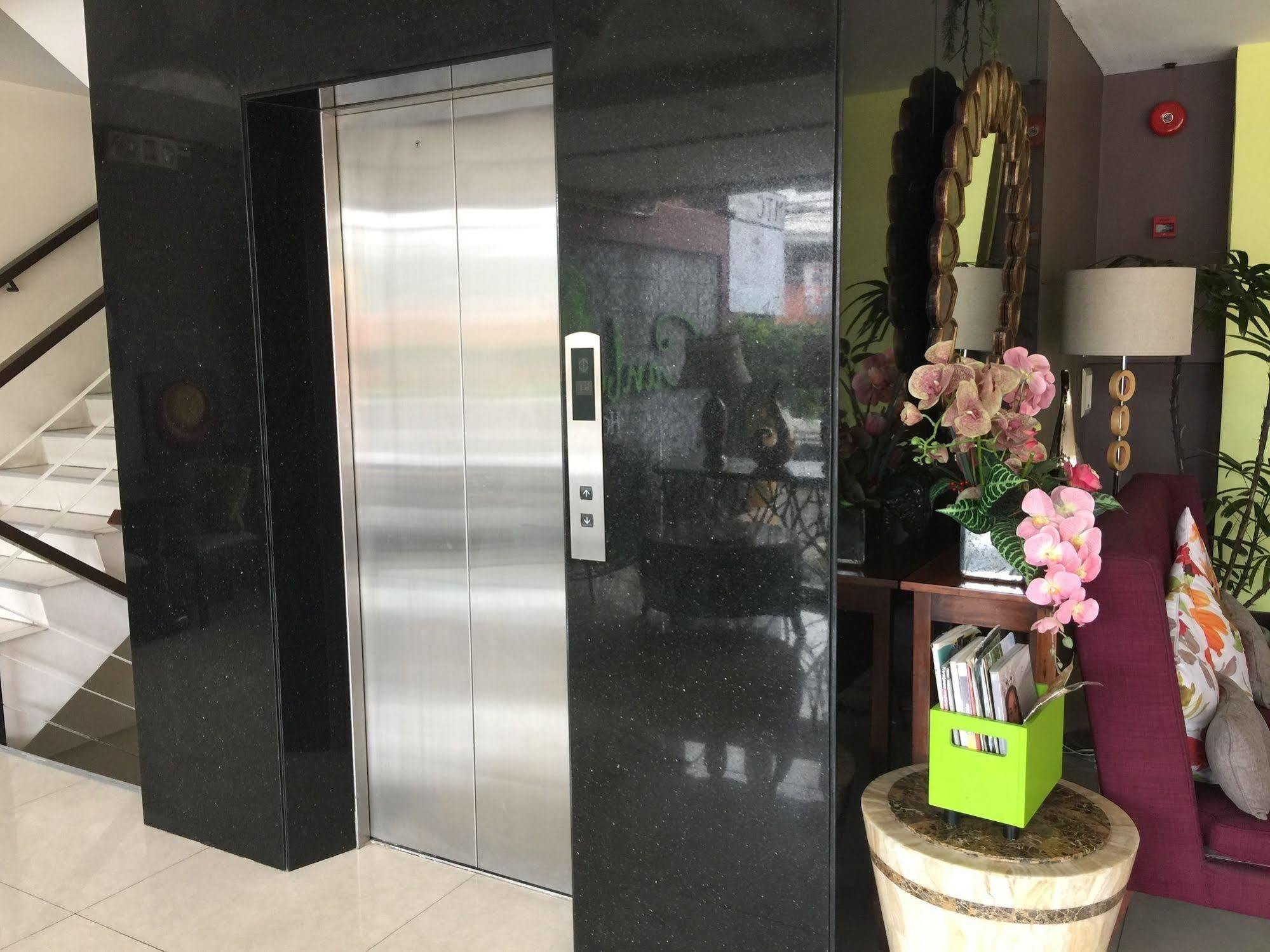 Hotel Canberry