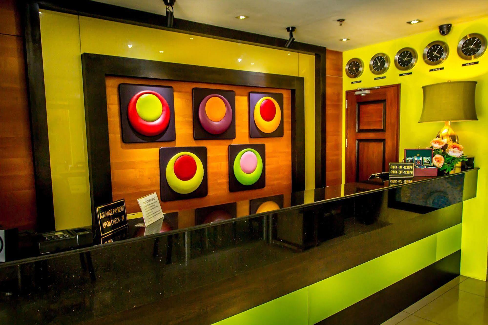 Canberry Hotel 2*
