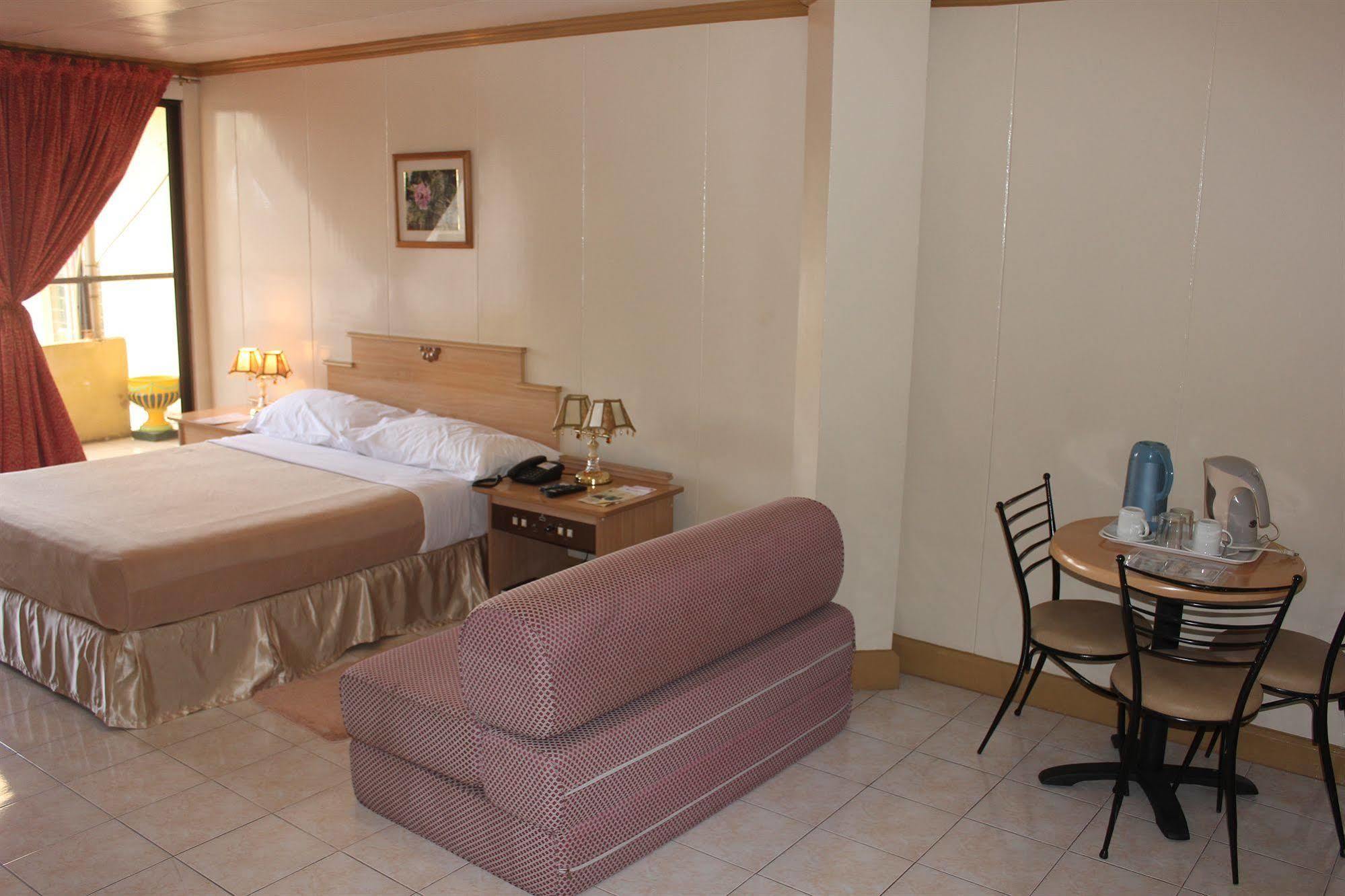 Hotel Elegant Circle Cebu
