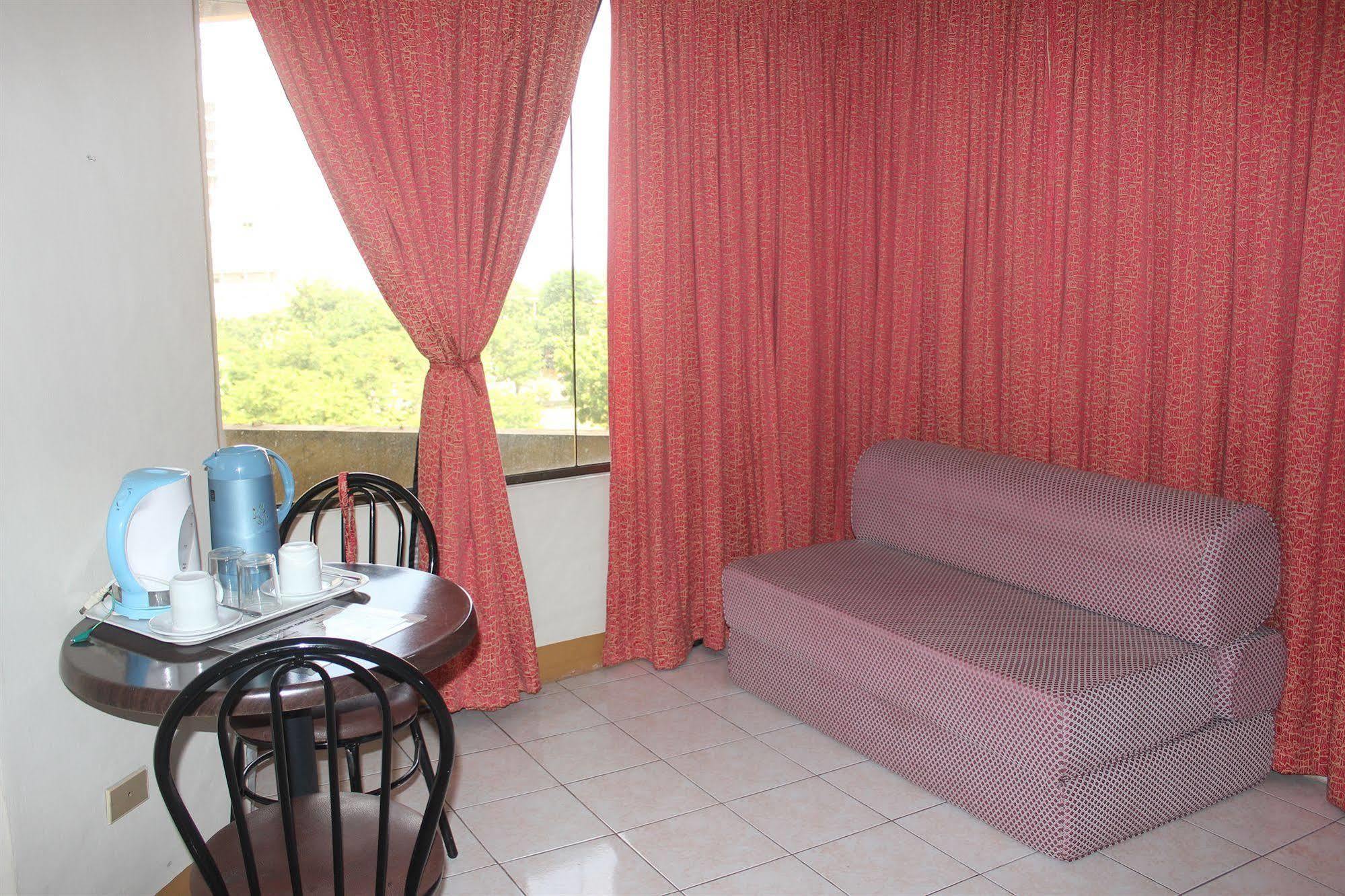 Elegant Circle 3* Cebu