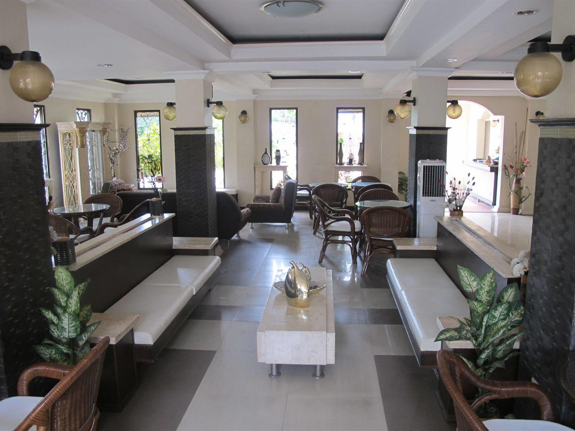 Hotel Hilltop 2*