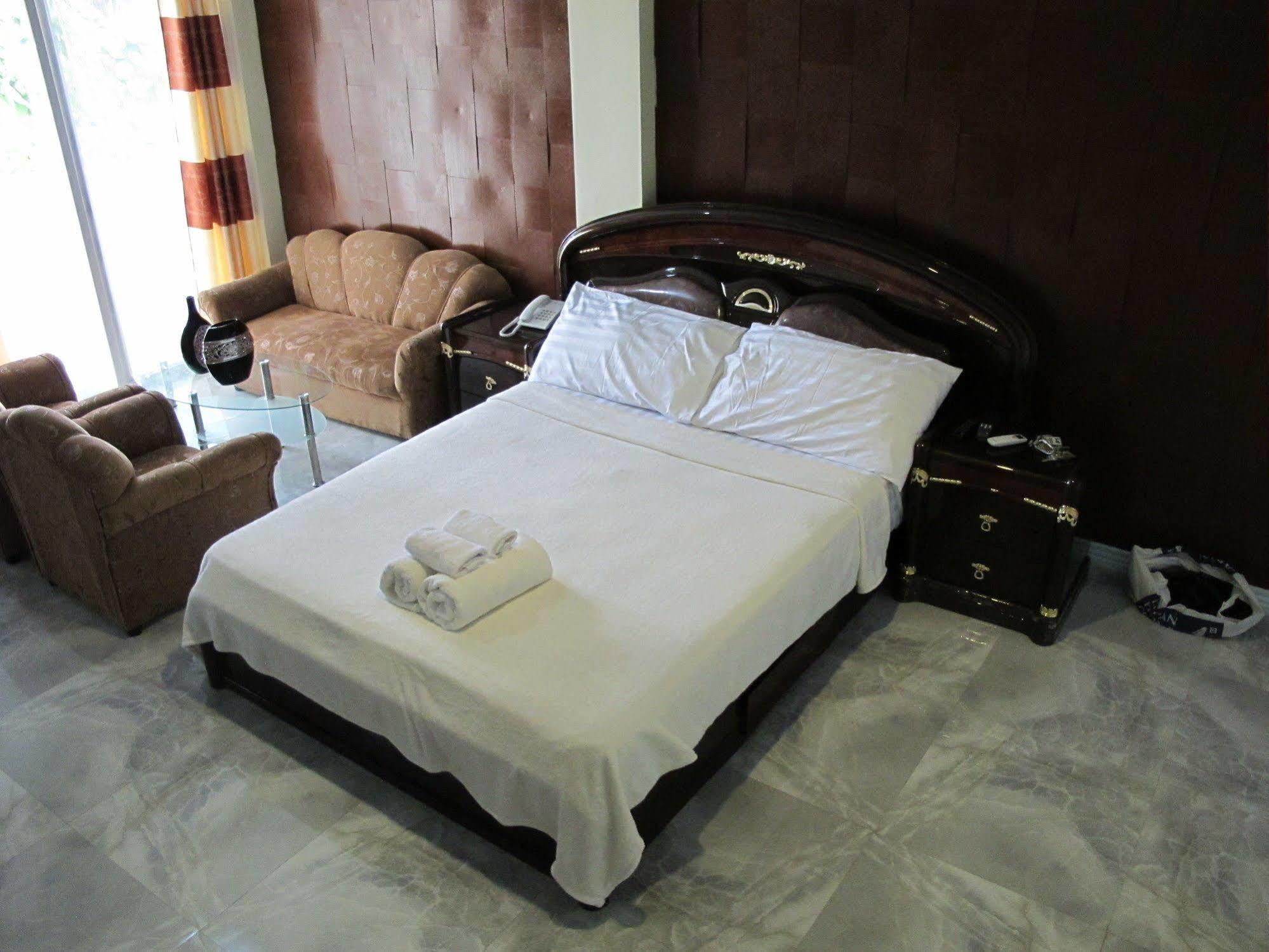 Hotel Hilltop