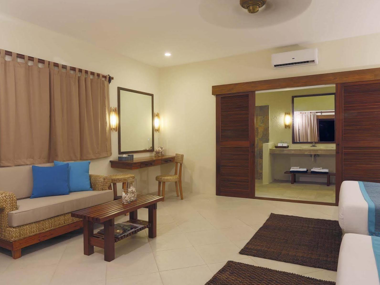 Bluewater 4* Sumilon Island