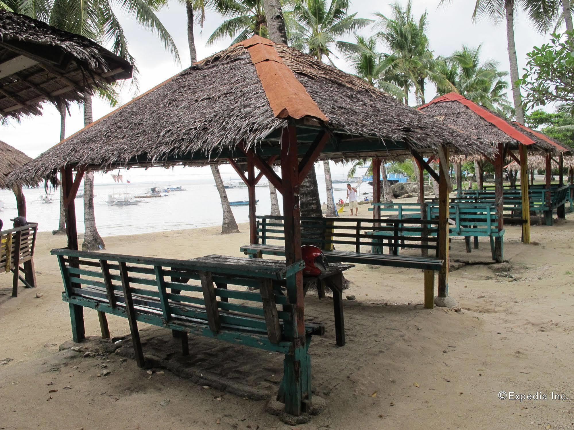 Bluefins Resort