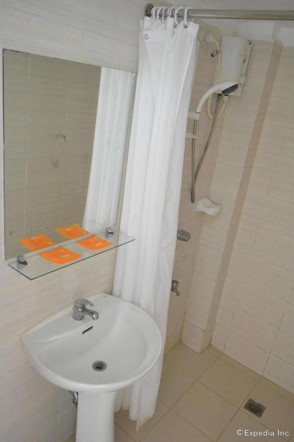 Islands Mactan Hotel 2*