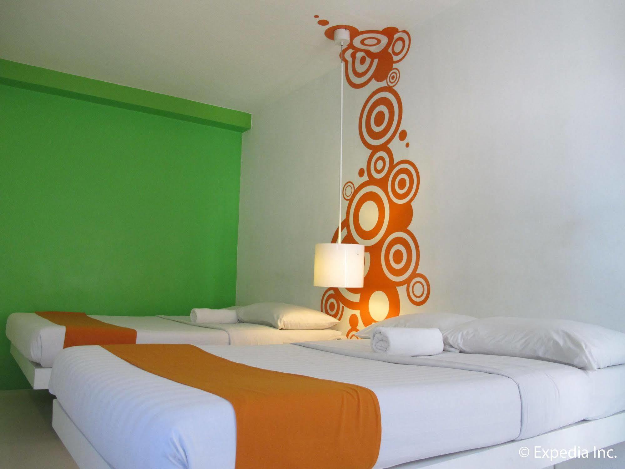 Islands - Uptown Hotel