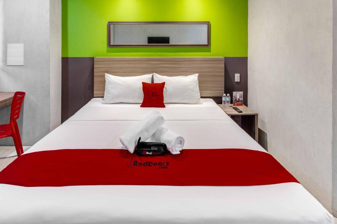 Reddoorz @ Jones Avenue 3*