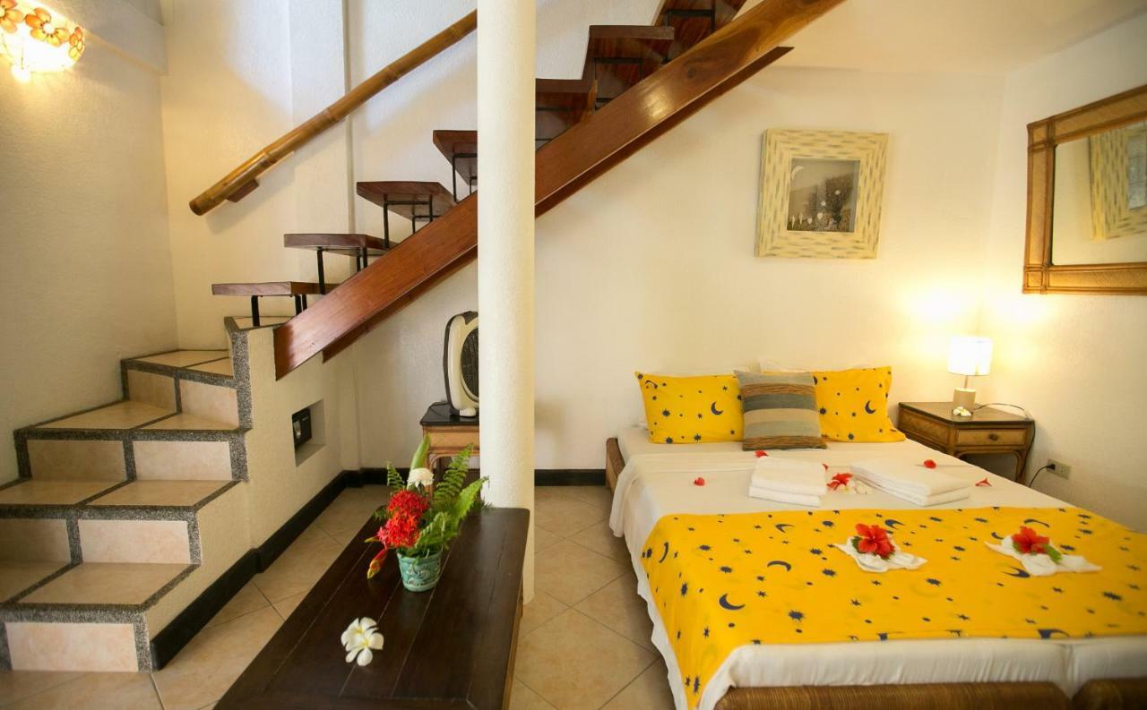 Dolphin House Resort 5*