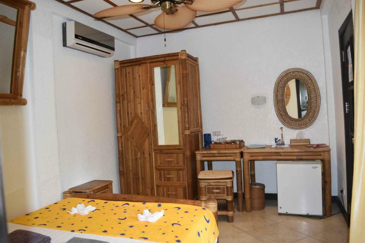 Dolphin House 5* Moalboal