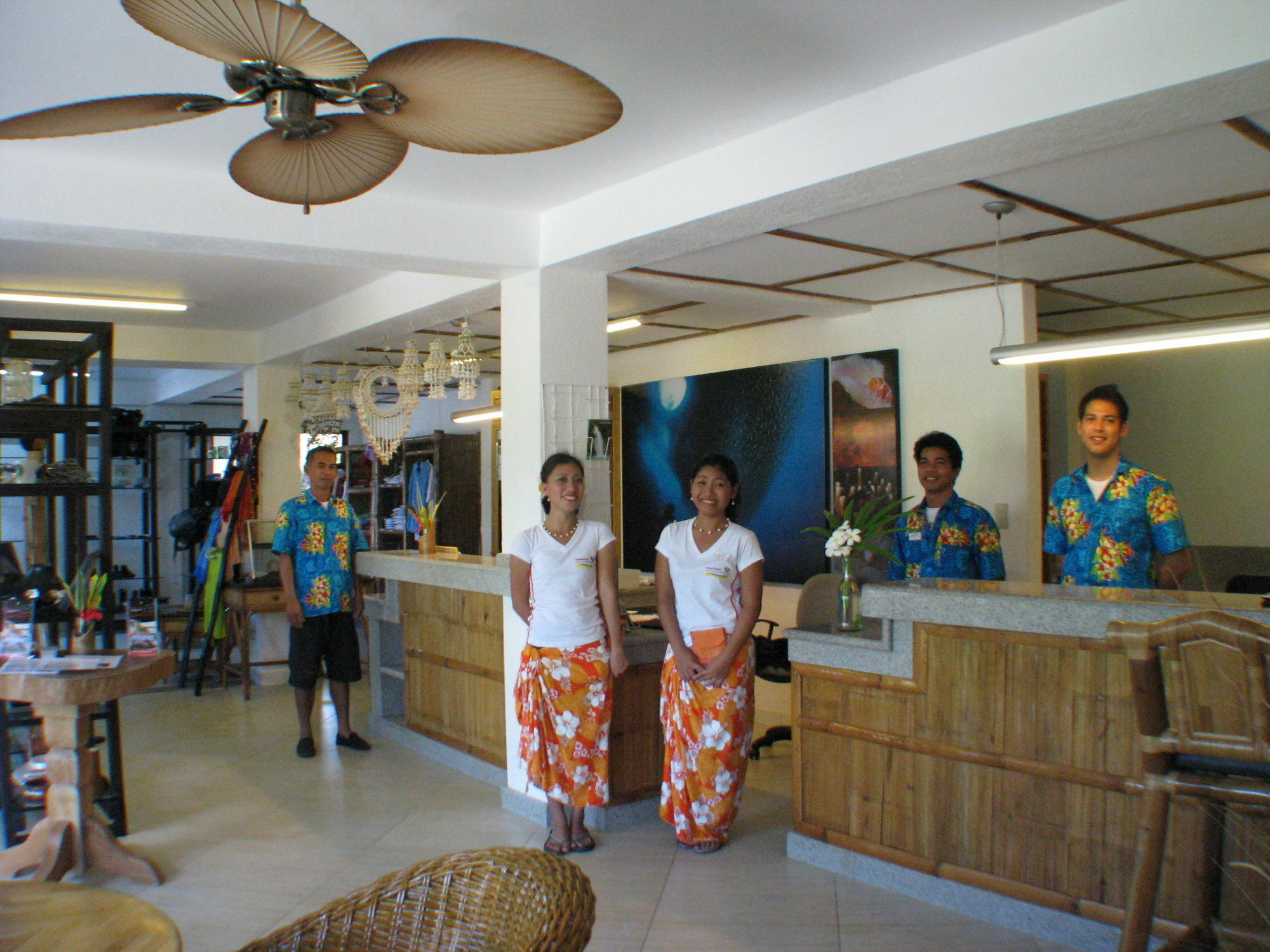 Dolphin House Moalboal