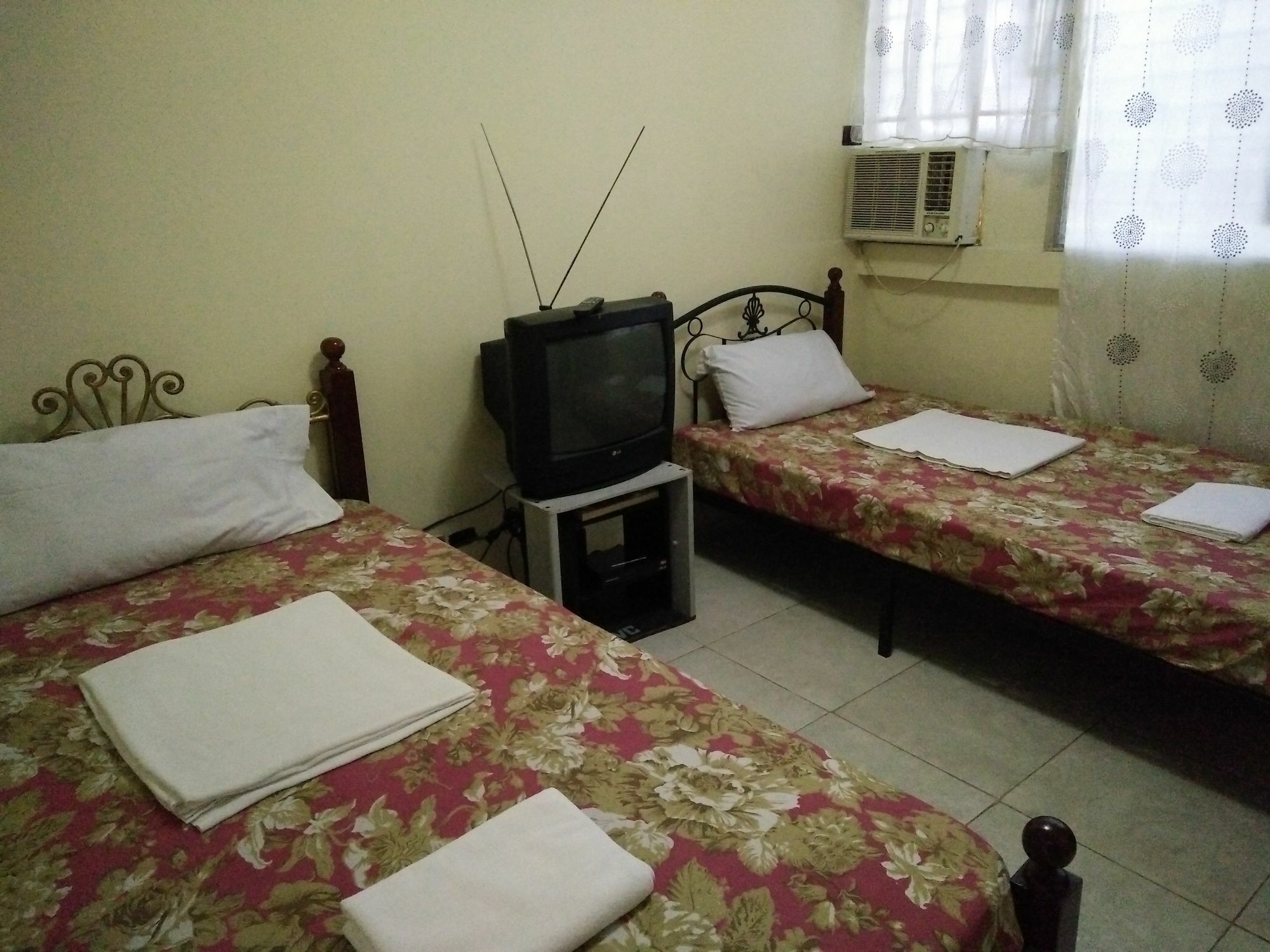 bahay-panuluyan Goland House *