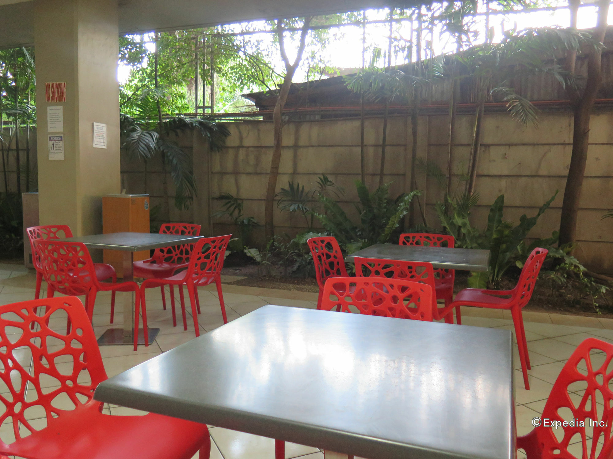 Albergue Alicia Tower Residences (Adults Only)