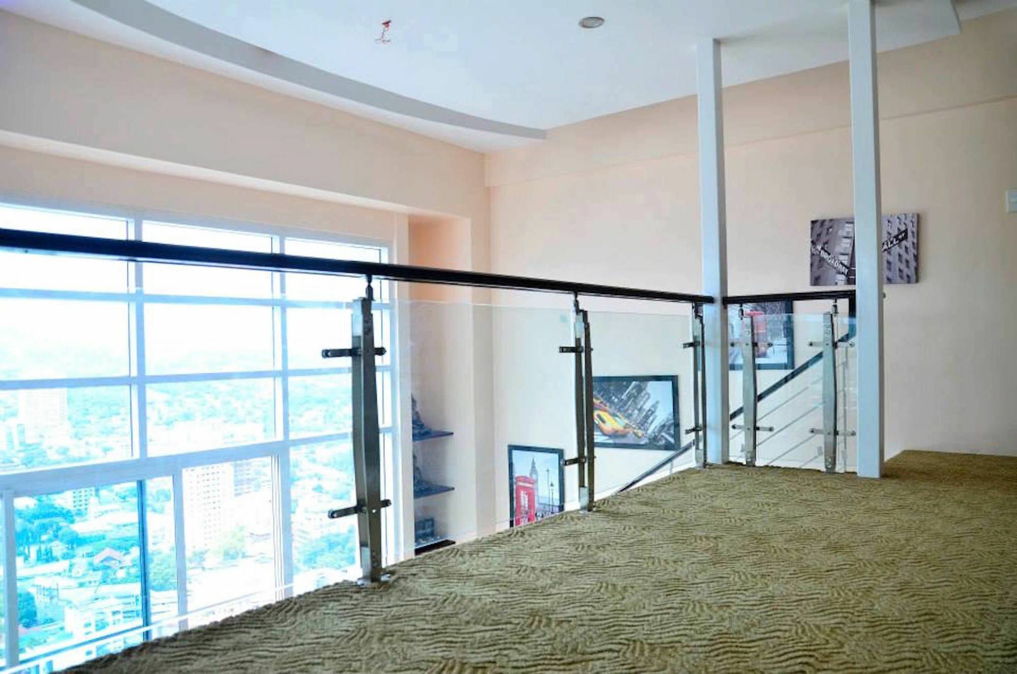 Luxurious Penthouse Unit In