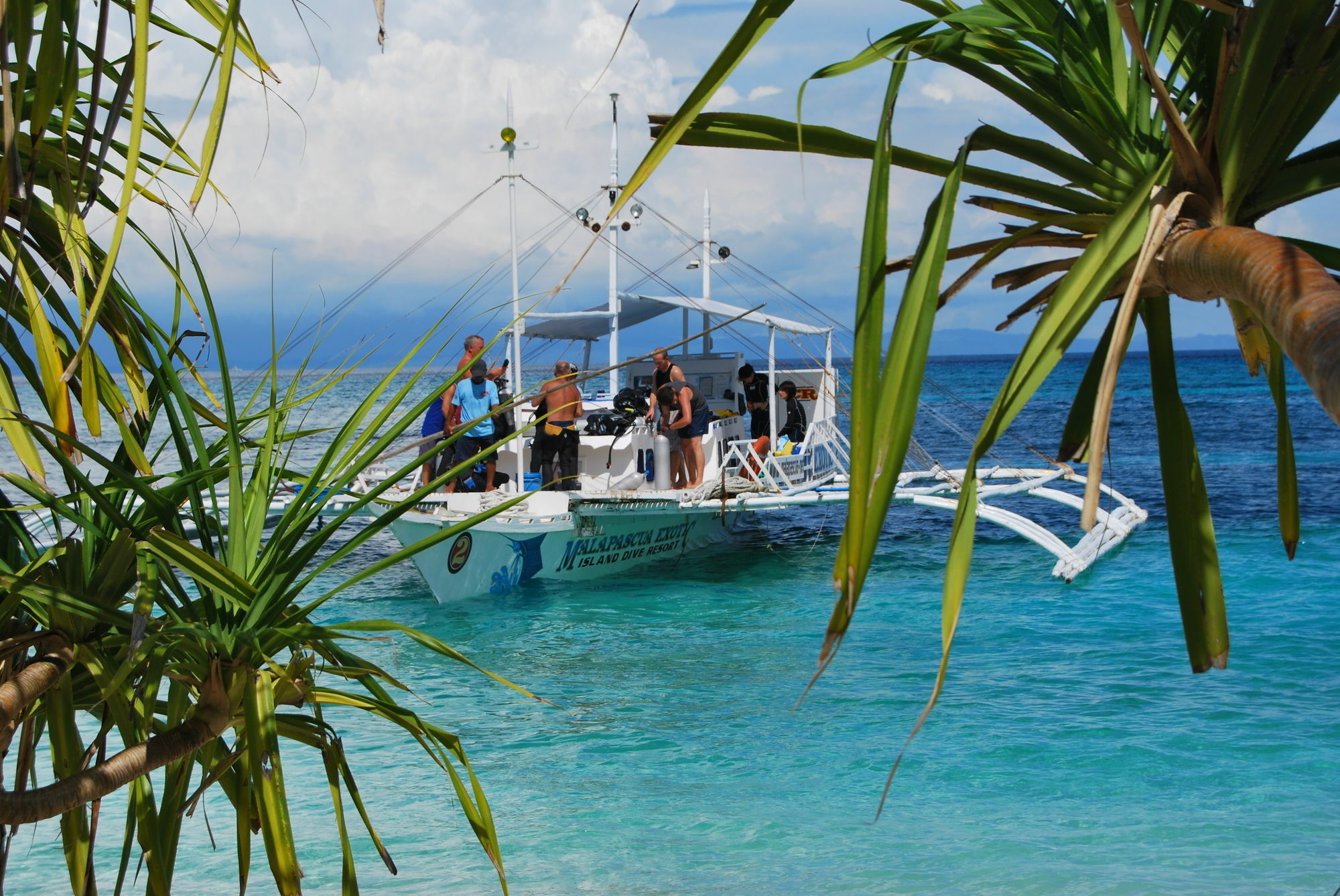 Exotic Island Dive & Logon
