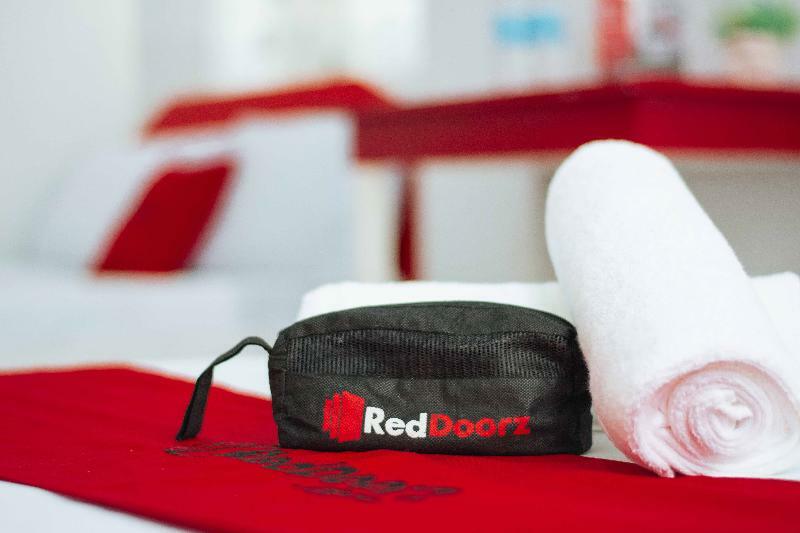Reddoorz Near Oslob Whale Shark Watching Area Tanawan