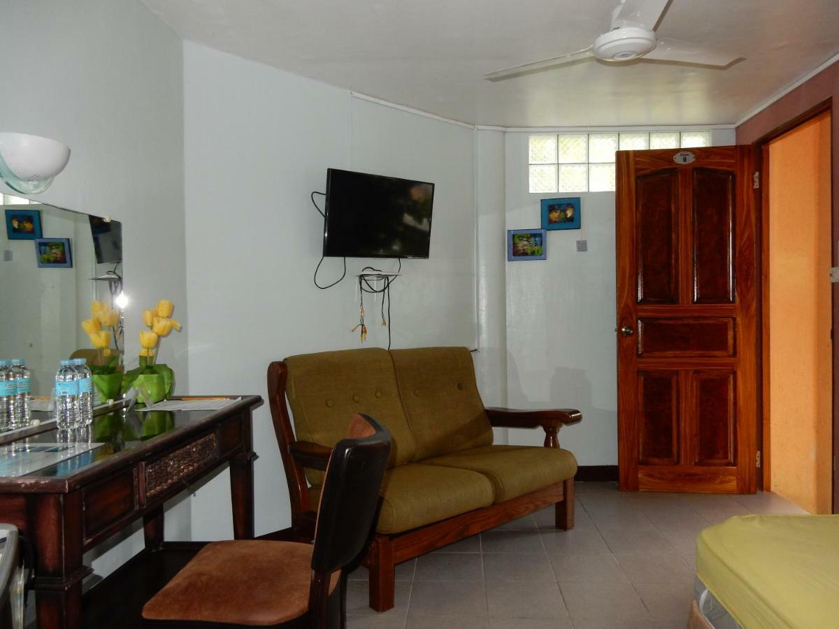 Seafari Resort