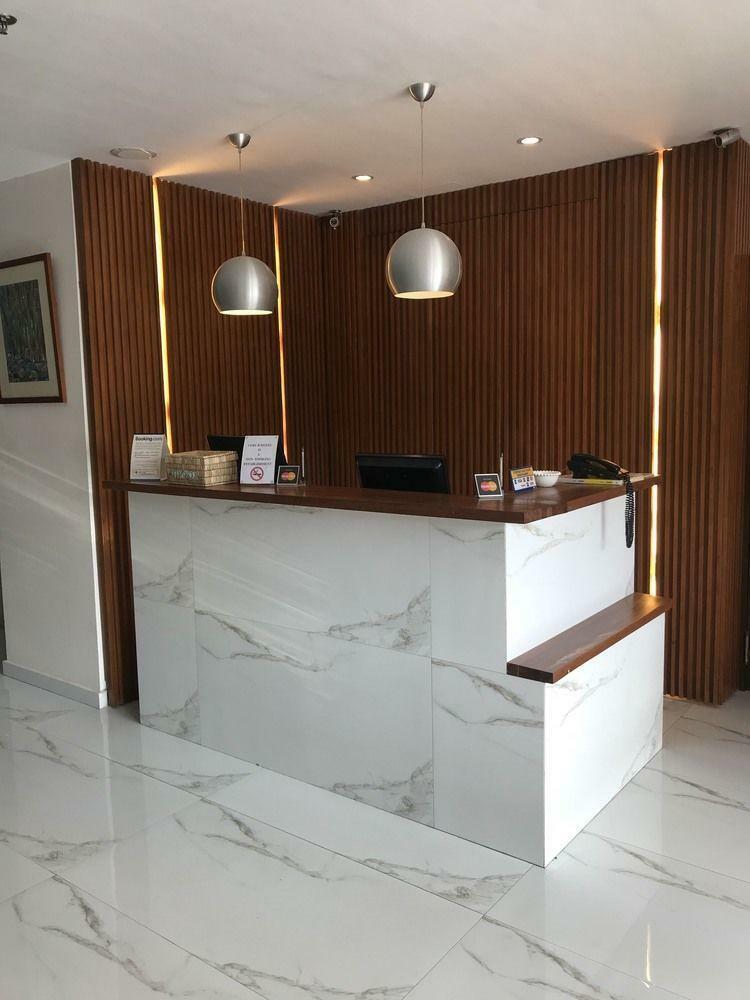 R Capitol Hotel