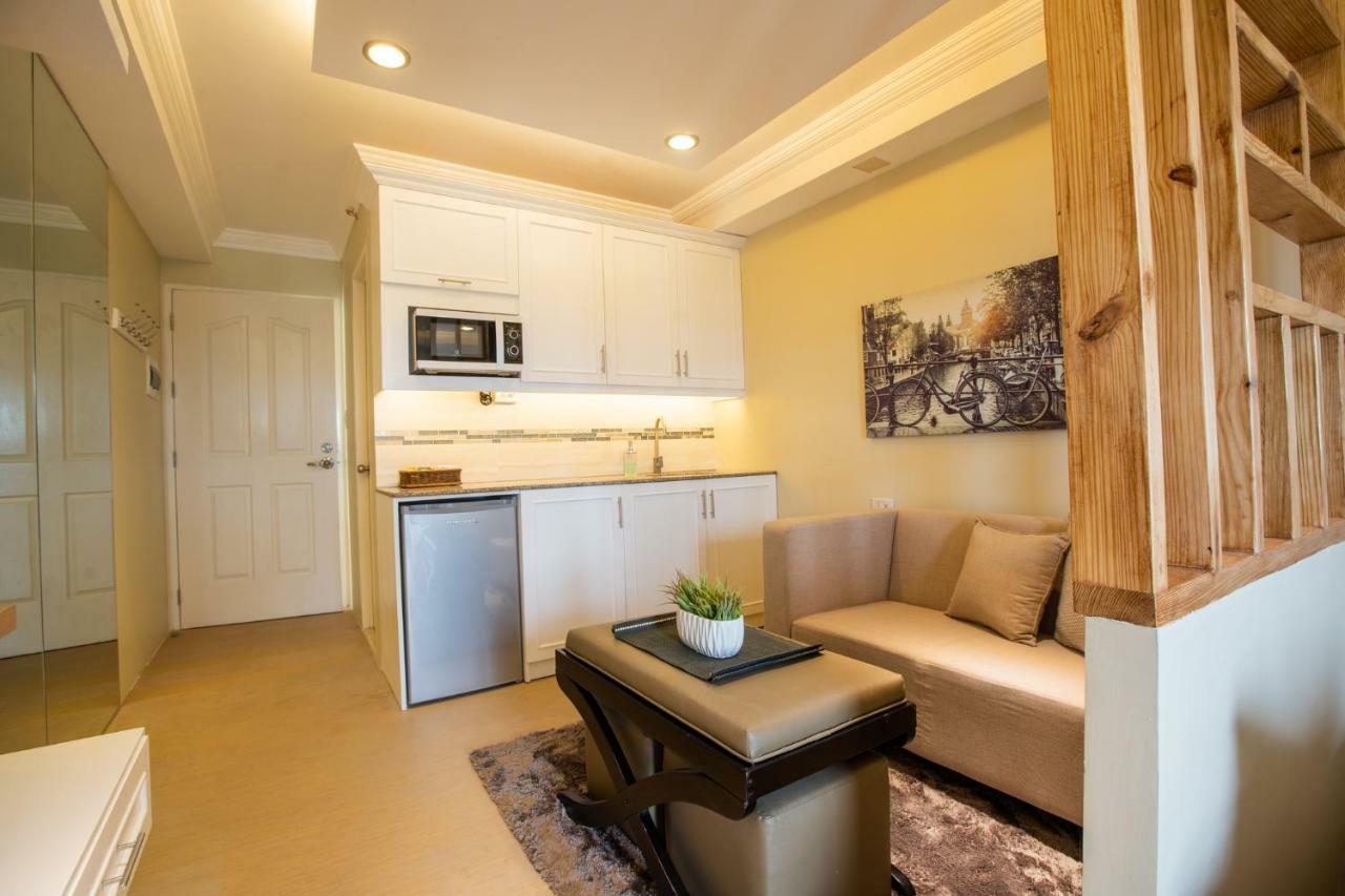 Apartment Avida Towers 2017, Fast Wifi 195mbps, Netflix 50in Smart Tv