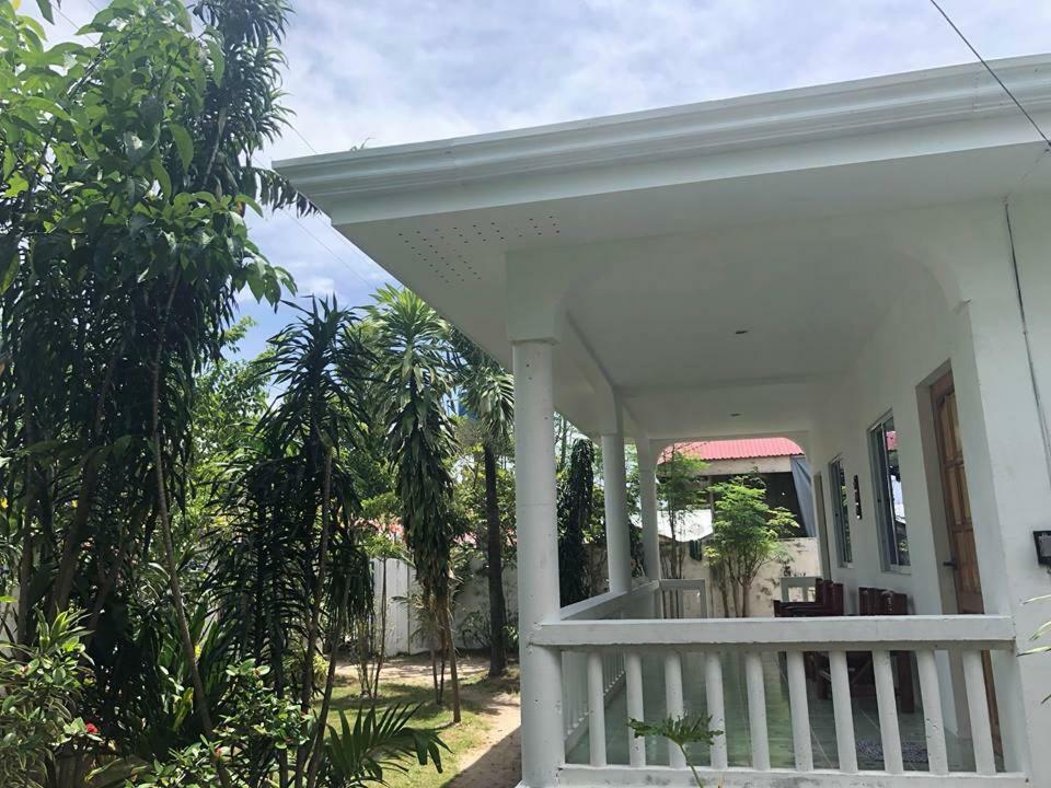 Genna's Tourist Guest house *