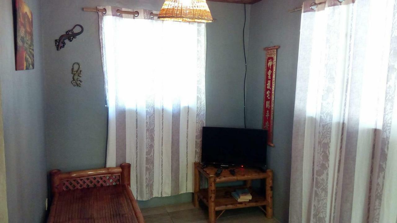 Bahay bakasyunan House Banaba Tree Samboan