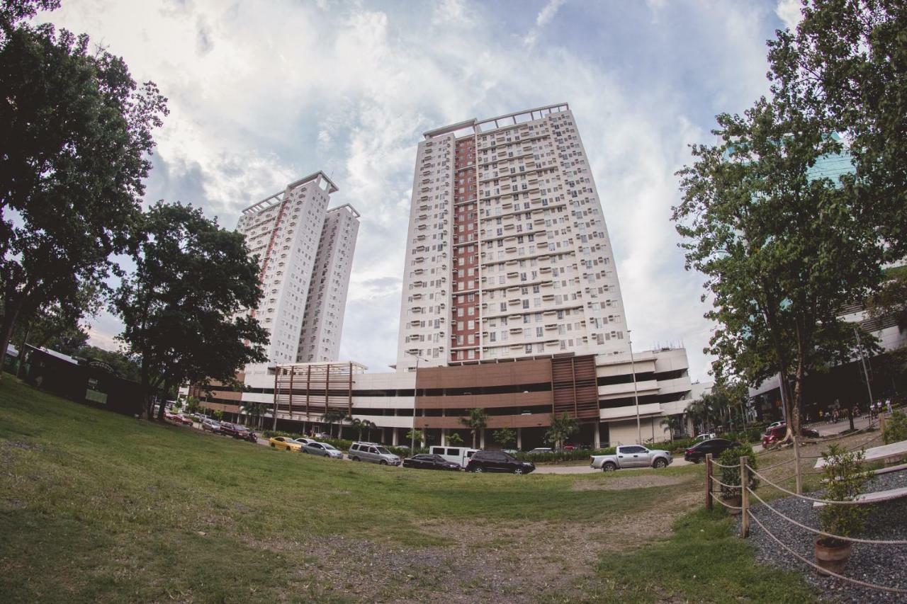 Apartment Avida Towers 2017, Fast Wifi 195mbps, Netflix 50in Smart Tv